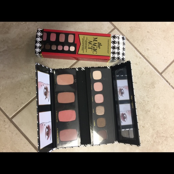 Eyeshadow Magic act Palette - Picture 3 of 5